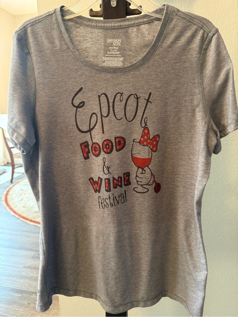 Disney Epcot Food & Wine Festival Graphic Tee Danskin Now Size Large Semi Fit